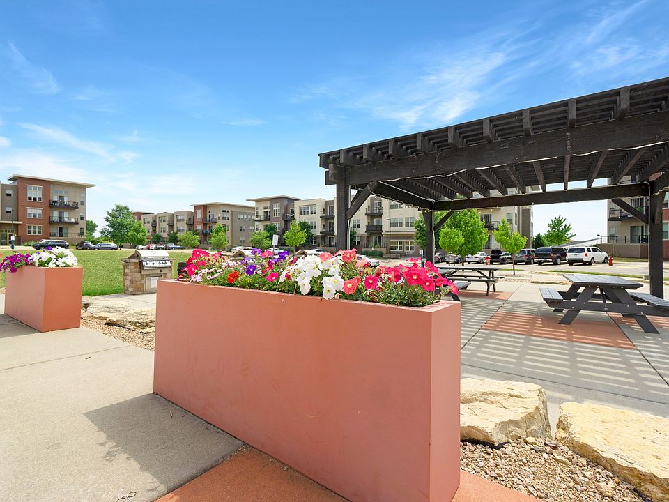 50Twenty Apartments in Madison, Wisconsin. Luxury Studio apartments, 1 bedroom, 1 bedroom + Den, 2 bedroom, and 3 bedroom apartments.