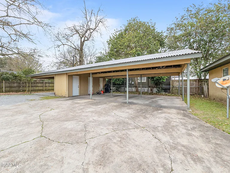 1501 W Saint Mary Blvd #B — Photo 3