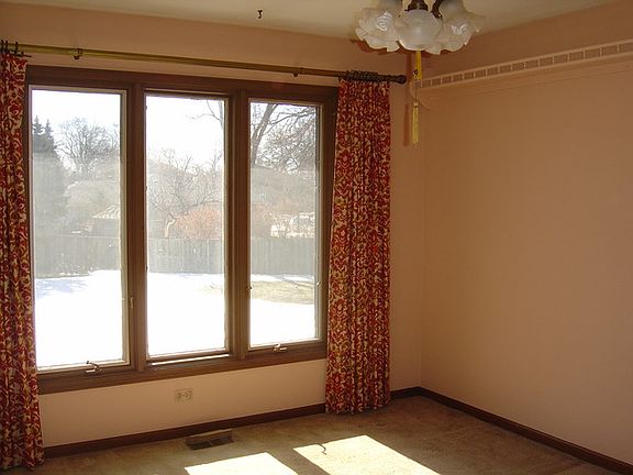 5th image of 21W621 Dorchester Ct