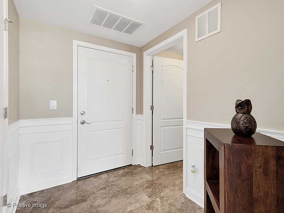 4th image of 845 E 22nd St APT 413