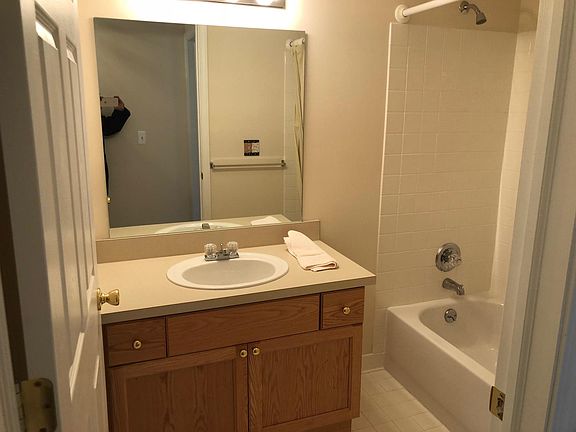 5th image of 4476 Berkshire Dr
