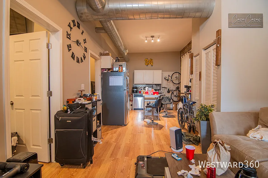 Building Photo - 1479 W Huron St #1R