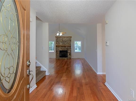4th image of 1048 Parkside Dr