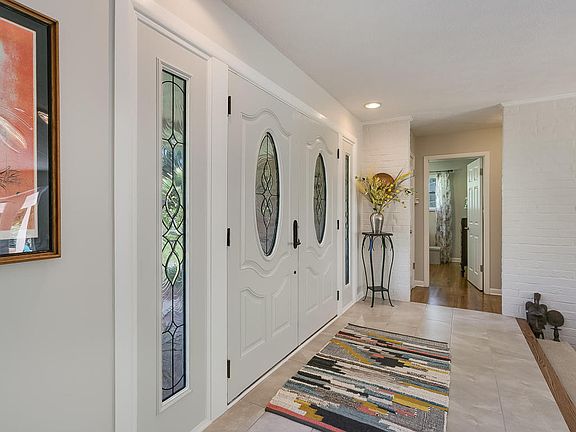 3rd image of 10407 Sylvan Ln W