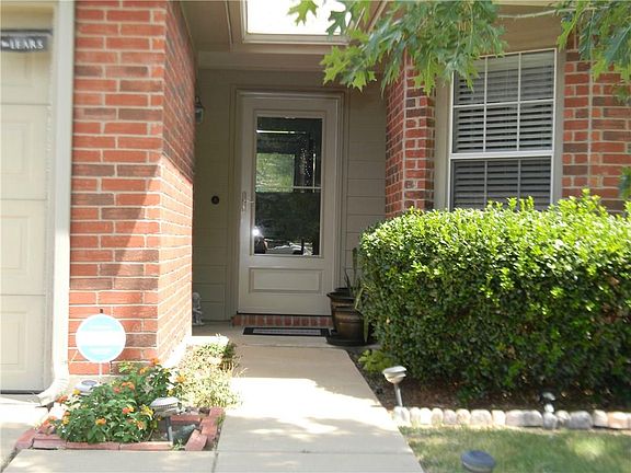 2nd image of 3203 Sherbrooke Pl