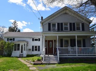 43 Colonial Rd, Stillwater, NY 12170