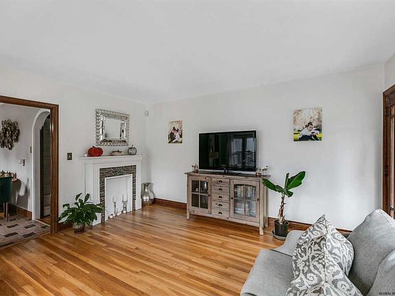 3rd image of 286 Bloomingrove Dr