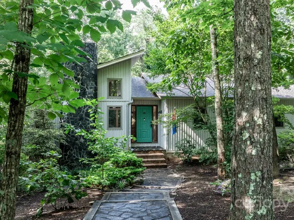 1333 Shadowfax Wynd, Hickory, NC 28602