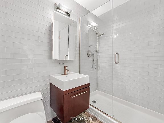 3rd image of 206 E 95th St APT 4B