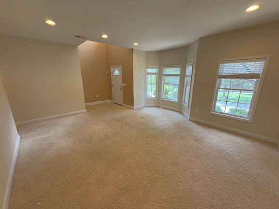 4th image of 125 Phoenix Blvd NW