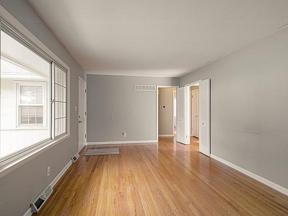 5th image of 4609 NE 43rd Ter
