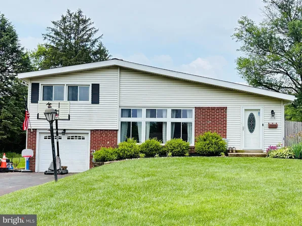 1598 Pulaski Dr, Blue Bell, PA 19422