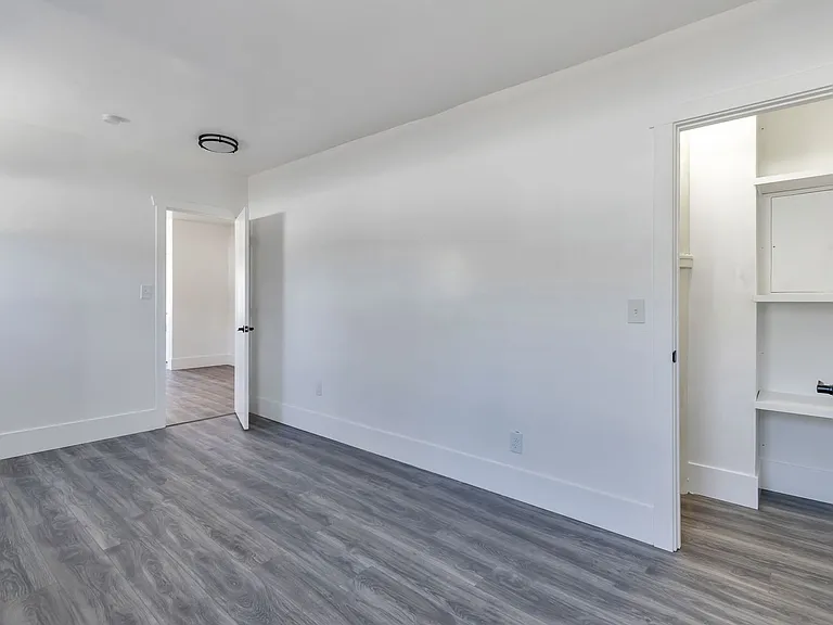 150 South Apartments — Photo 24