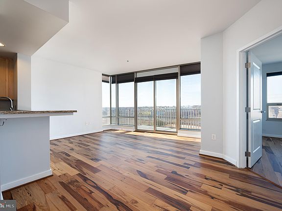 3rd image of 105 Christina Lndg Unit Drive 806