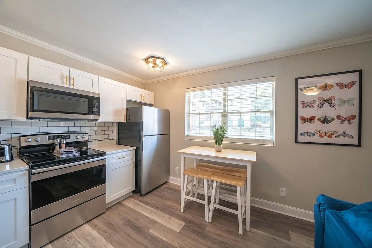 1 bed, 400 sqft, $2,100 — Photo 4