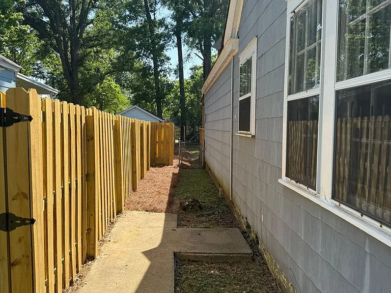 2631 Girard St — Photo 3