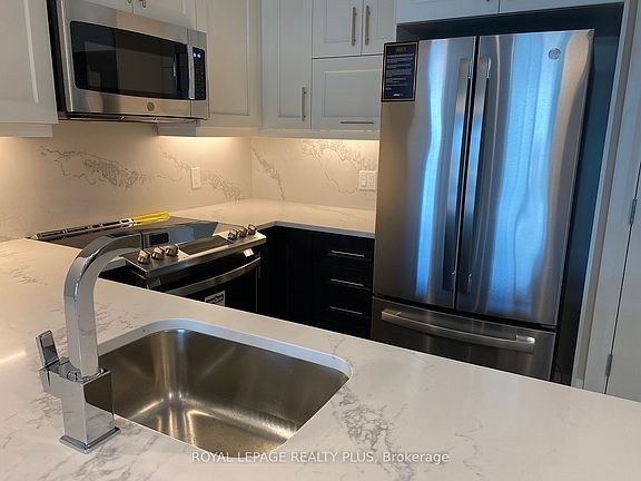 2nd image of 95 Dundas St W #124