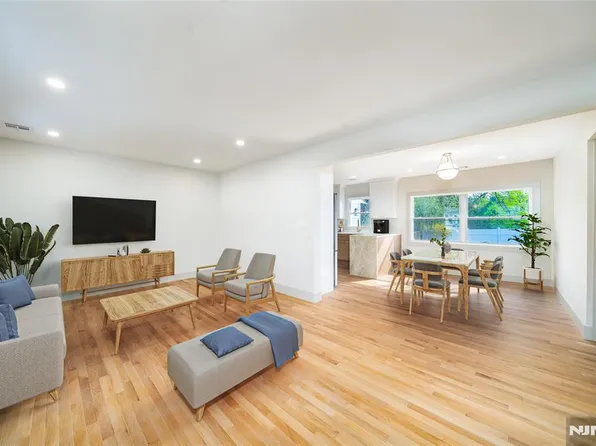 97 Wood St, Wyckoff, NJ 07481