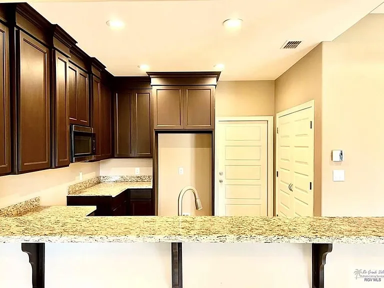 6978 Heritage Oak Dr — Photo 10