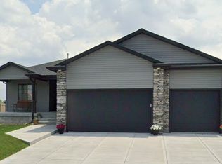 1427 Stonewood Ave, Grand Island, NE 68803
