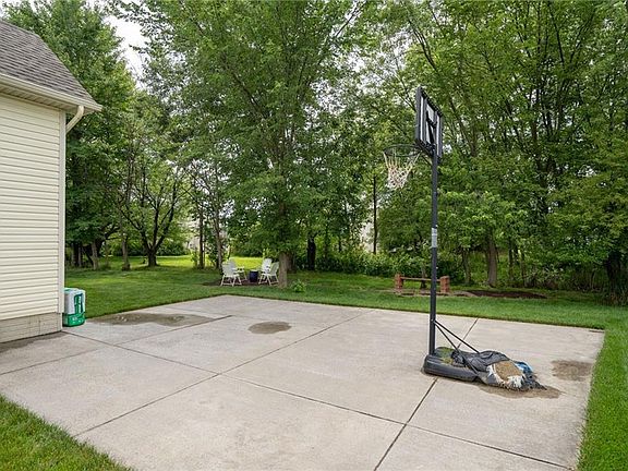 3rd image of 5722 Daniel Dr