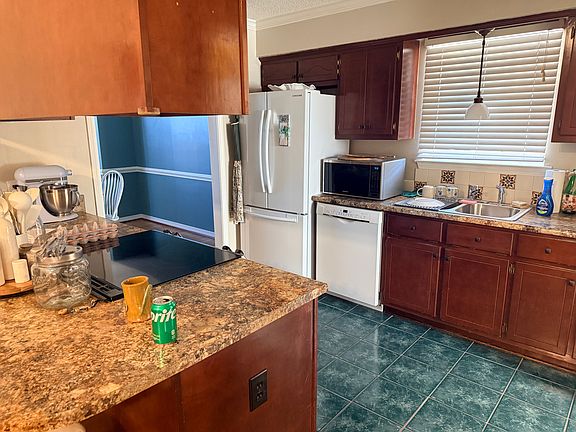 3rd image of 9605 Hanford Ct