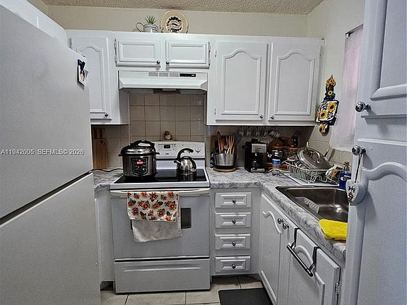 3rd image of 6820 W Flagler St APT 202