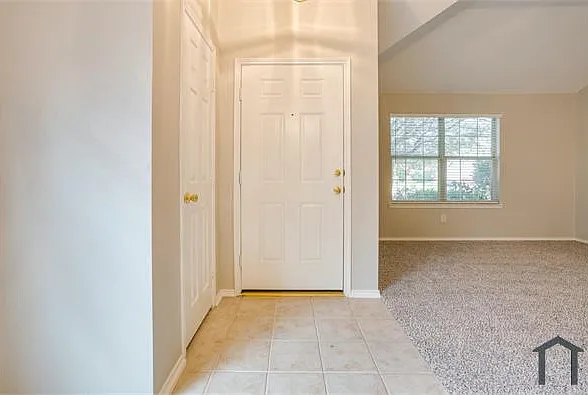 4 bed, 2104 sqft, $3,300 — Photo 3