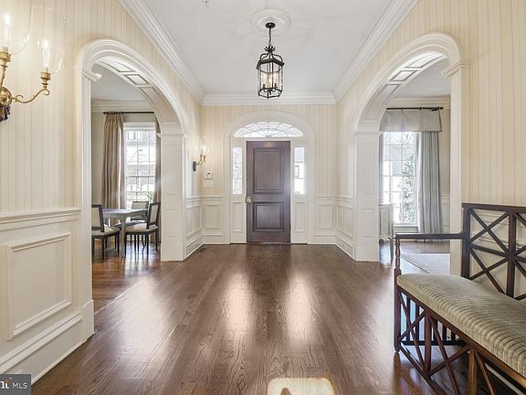 3rd image of 1935 Foxview Cir NW