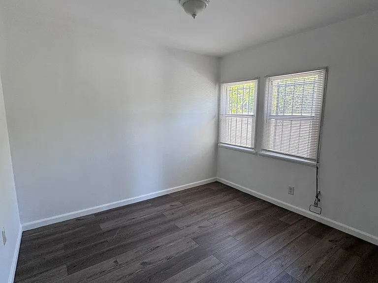 2131 E 119th St #2135 — Photo 7