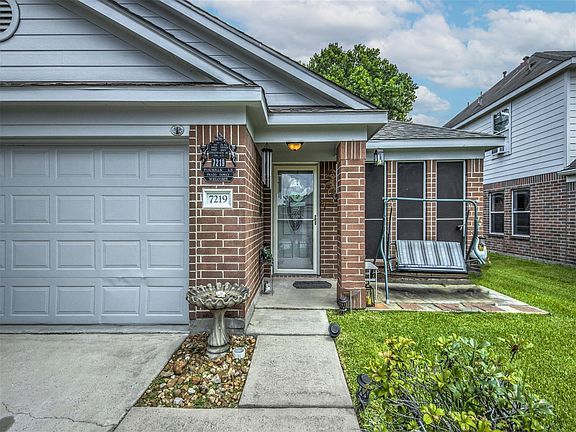 3rd image of 7219 Foxwalk Ln
