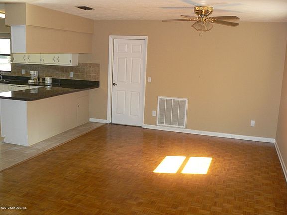 5th image of 8215 Caravelle Dr