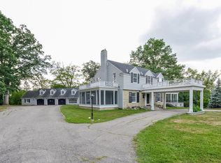 2700 Manor Dr SE, East Grand Rapids, MI 49506