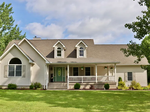 32 Valcour Heights Dr, Peru, NY 12972