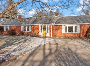 915 Delfield Dr, Bethel Park, PA