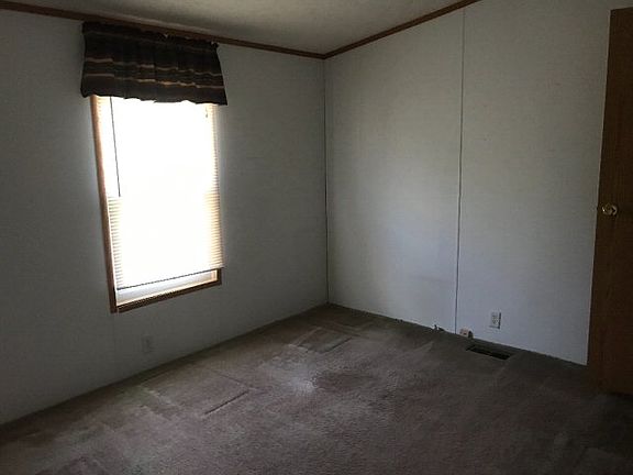 3rd image of 225 E Autumn Dr