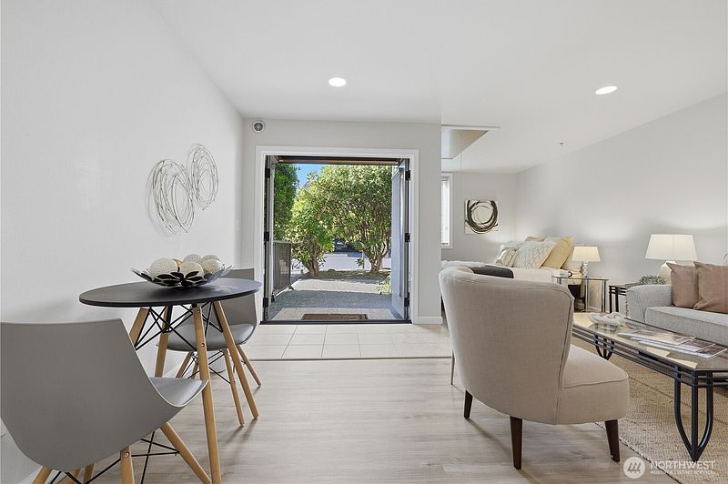 3rd image of 13957 NE 60th Way #137