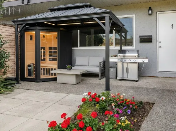 740 Wilson St #4, Victoria, BC V9A 3H2