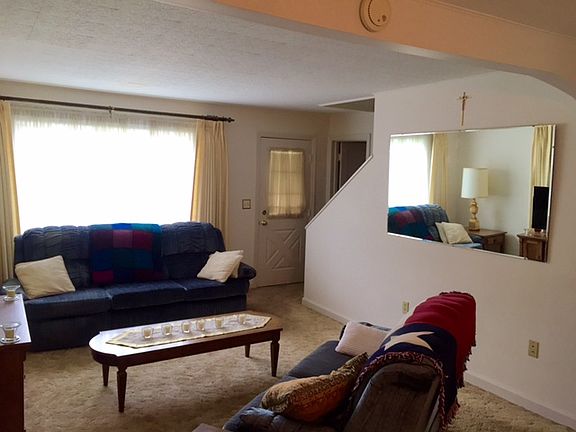 5th image of 210 Toni St