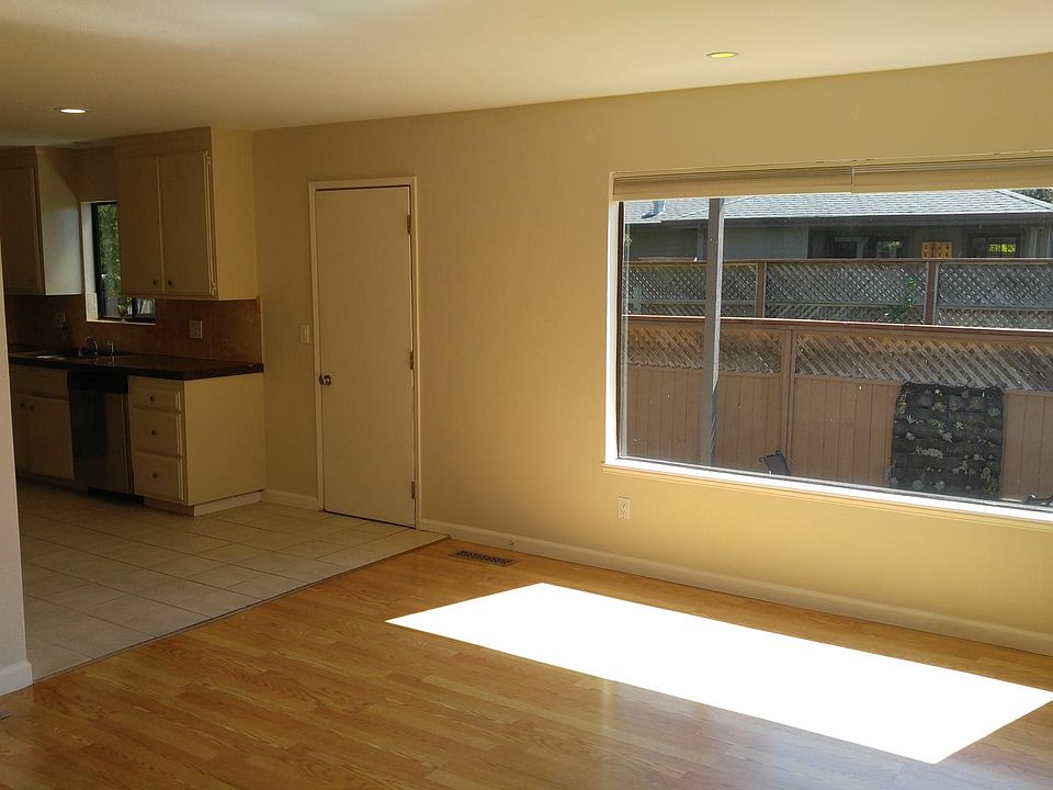 2nd image of 219 W Spain St