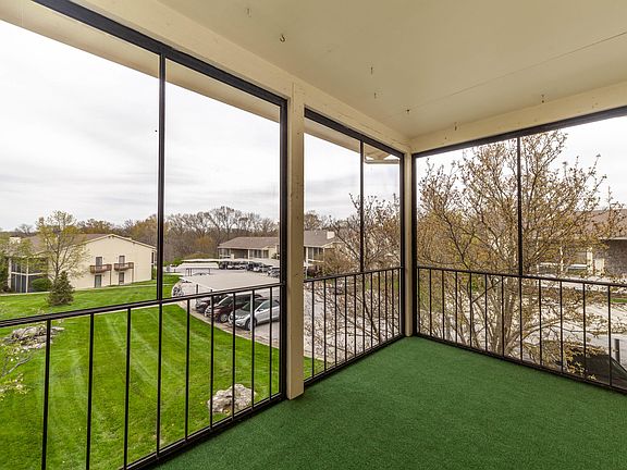 2nd image of 2908 Park De Ville Pl