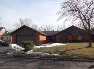 19 Glen Eagles Dr, Schererville, IN 46375