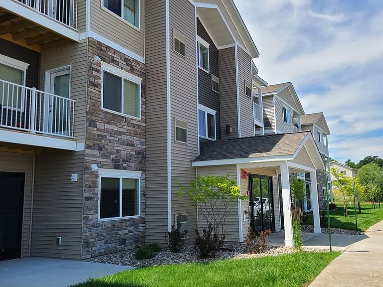 235 20th St SE — Photo 17