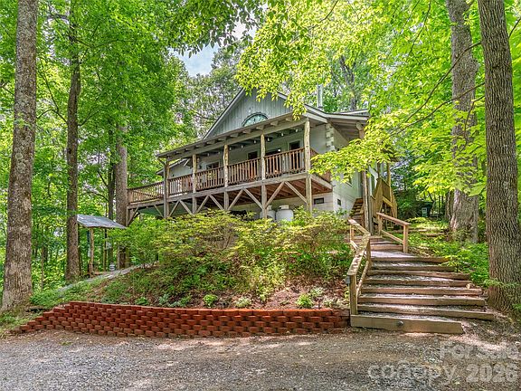 3rd image of 520 Patricia Rd