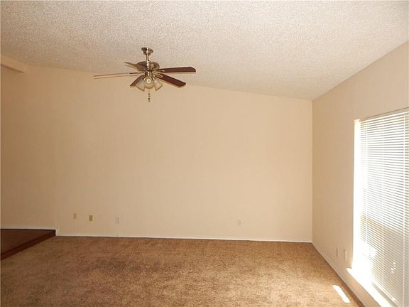 2nd image of 2002 Montana Trl