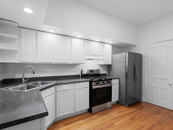 2nd image of 1828 N Whipple St #1