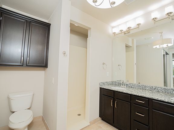 4th image of 2005 W Chesterfield Blvd #403