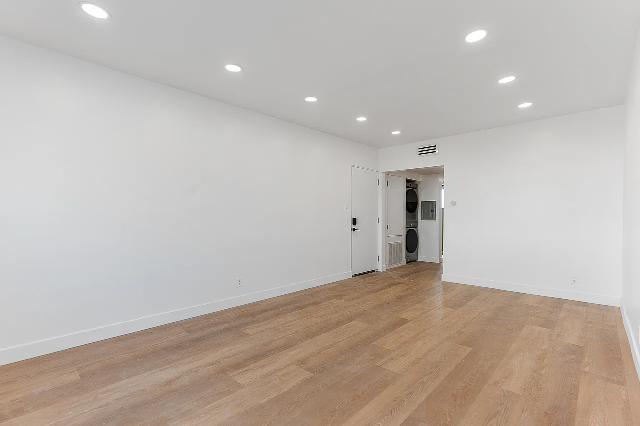 2 bed, 900 sqft, $3,300 — Photo 4