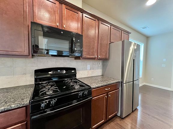 4th image of 2766 Regal Park Ct