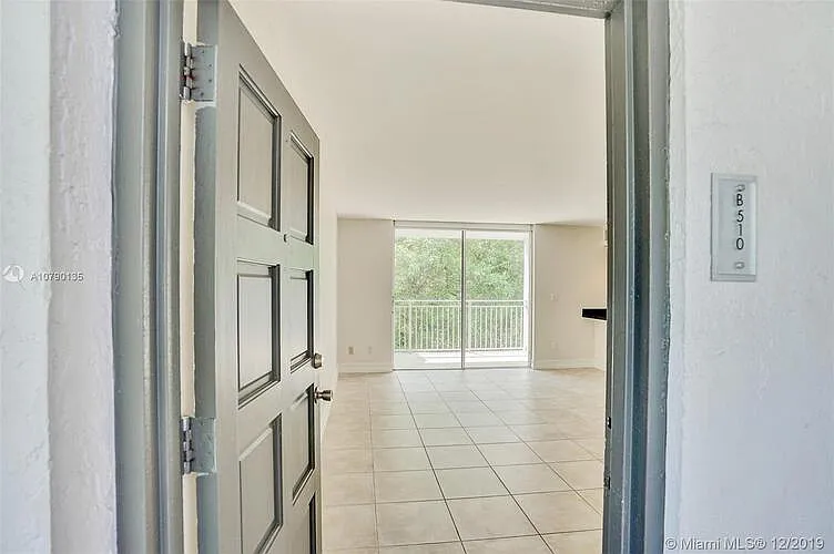 1 bed, 750 sqft, $2,500 — Photo 3